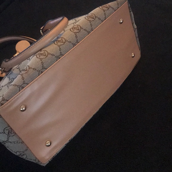 Beautiful Adrienne Vittadinio shoulder purse - Picture 3 of 5